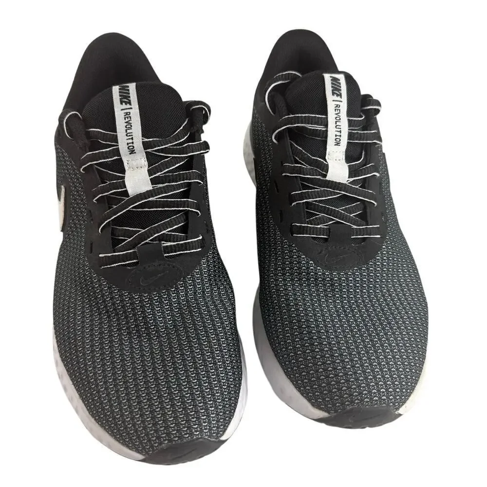 Nike Revolution Size 7 Women's Pre-Owned - Excellent Condition